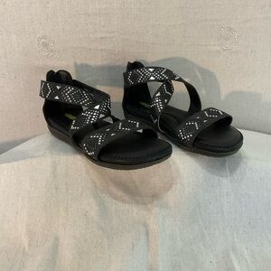 Volatile Black Studded Strappy gladiator sandals – back zip/size 7— A+++